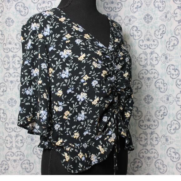 American Eagle Outfitters Size Large Women's Floral Crop Top Deep V Ruffles - Picture 3 of 8